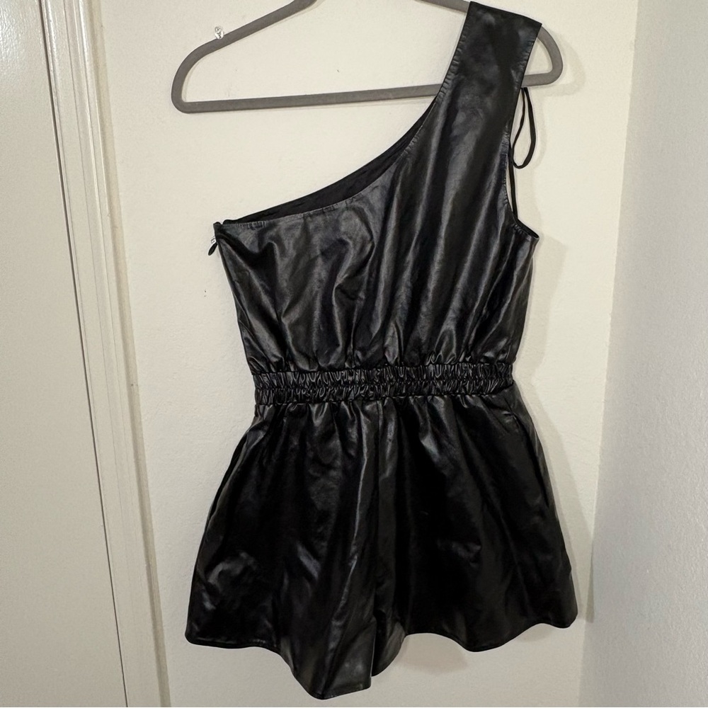 Lovers and Friends REVOLE Black Faux Leather Sleek One Shoulder Romper NWT - Picture 9 of 16